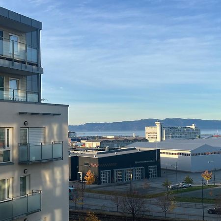 Modern And Central Apartment - Solsiden Trondheim - Up To 6 People Eksteriør billede